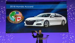 Ông Honda Henri Arcangeli, Phó Chủ tịch cấp cao của Honda thay mặt công ty lên nhận giải thưởng Xe Bắc Mỹ của năm 2018. (Ảnh: Honda)