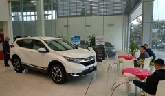 Mẫu Honda CR-V mới dù bị đẩy giá thêm 150 triệu nhưng khách hàng muốn mua vẫn phải thêm tiền để lắp phụ kiện