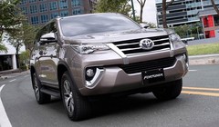 Nhiều người sẽ cảm thấy hụt hẫng khi nhìn vào giá công bố của TMV dành cho mẫu xe SUV 7 chỗ Fortuner.