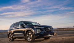 Hyundai Santa Fe 2019 bán ra tại thị trường Mỹ sẽ có giá dao động từ 25.500 - 35.450 USD. (Ảnh: Hyundai)