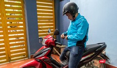 Giá rẻ đang là thứ tạo được sự chú ý khi công ty VTE muốn đưa áo bảo hiểm có túi khí Made in Vietnam phổ biến tới người dùng Việt. (Ảnh: Ngô Minh)