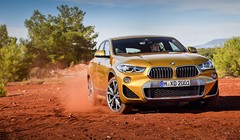 Kể từ khi xuất hiện dưới bản concept cũng như bản thương mại, BMW X2 đã được đánh giá cao và đạt nhiều giải thưởng danh giá.
