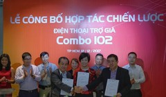 Đại diện Vietnammobile, FPT Shop và Samsung trong lễ ký kết hợp tác ngày 12/12/2017. Ảnh: ICT News