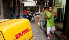 Xe giao hàng của DHL trên đường phố Bangkok (Thailand). Ảnh: Thierry Tronnel/Corbis/ Getty Images