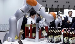 Robot đã có mặt trong ngành sản xuất đồ uống ở nhiều nước.