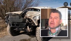 Nate Felix và chiếc xe bị lật của anh ta tại hoang mạc Nevada, Mỹ.