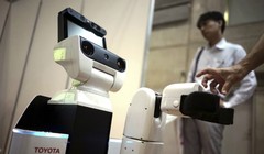 Trái ngược với những dự báo, phần lớn lao động được hỏi trong cuộc khảo sát của WEF lại tỏ ra lạc quan trước xu hướng tự động hóa và tiến bộ trong lĩnh vực robot, trí tuệ nhân tạo (AI). Ảnh: Toyota.
