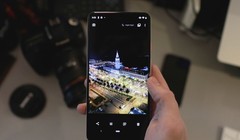 Hiện tại có khoảng 2 tỷ người truy cập internet chỉ qua smartphone - Ảnh: CNBC.