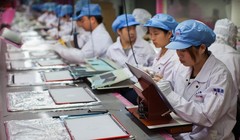 Apple không thể mang dây chuyền sản xuất iPhone về Mỹ. Ảnh minh họa 
