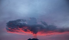 Núi lửa Agung trên đảo Bali của Indonesia phun trào vào tháng 11 năm 2017