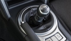 Cần số sàn trên xe thể thao Toyota 86.
