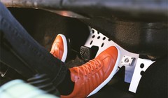 Các loại giày đế bằng phù hợp nhất khi lái ôtô.
