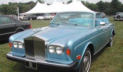 Rolls-Royce đã ngừng sản xuất dòng Corniche từ năm 2002.