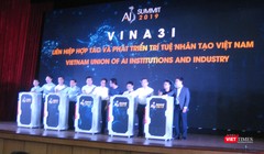 Phó Thủ tướng Vũ Đức Đam cùng các Bộ trưởng Chu Ngọc Anh và Nguyễn Chí Dũng trong phần ra mắt Liên minh các cộng đồng AI ở Việt Nam