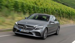 Triệu hồi 28.400 chiếc Mercedes-Benz C-Class vì nguy cơ văng ắc-quy khỏi vị trí trong khoang động cơ