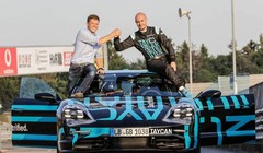 Mẫu siêu xe điện Taycan của Porsche vừa xác lập kỷ lục mới trên đường đua.
