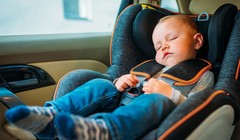 Ảnh minh họa: Những ông bố bà mẹ đãng trí để quên trẻ em trên xe sẽ rất nguy hiểm.
