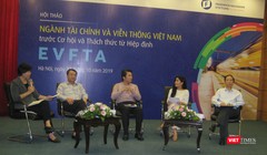 Bà Nguyễn Thị Thu Trang - giám đốc Trung tâm WTO và Hội nhập của VCCI (bên trái) và các khách mời trong phần giao lưu của hội thảo