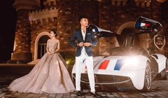 Minh Nhựa và vợ đứng trước chiếc Pagani Huayra