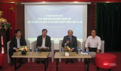 Nguyên Bộ trưởng Hoàng Văn Phong cùng các diễn giả trong phần giao lưu tại hội thảo