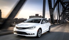 Màu trắng lại có tuổi thọ kém nhất, dễ bị xỉn màu. Ảnh BD.
