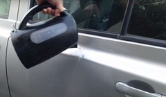 Mẹo loại bỏ vết lõm trên xe ô tô bằng nước sôi. Ảnh: T&T.
