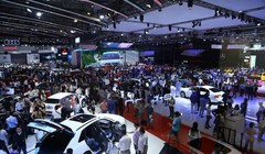 Thị trường ô tô sẽ tiếp tục còn những chương trình kích cầu mới song cũng không nên kỳ vọng sẽ có những đột biến. Ảnh: Nguyễn Hà.
