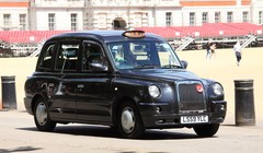 Một chiếc taxi TX4 ở London, Anh. Ảnh: Flickr
