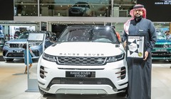 Giải thưởng giành cho dòng xe Evoque được công bố bởi ông Shereen Shabnam - thuộc hội đồng WWCOTY tại Triển lãm ô tô quốc tế tại Dubai.  
