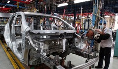 Doanh nghiệp sản xuất, lắp ráp ôtô trong nước kiến nghị giảm thuế trước sức ép về giá xe nhập khẩu