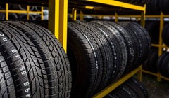 Lốp ô tô không thể có màu khác ngoài màu đen