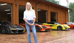 Cargill bên dàn siêu xe McLaren của mình.
