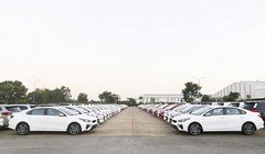 Lô xe Kia Cerato được sản xúat tại Nhà máy Thaco Kia