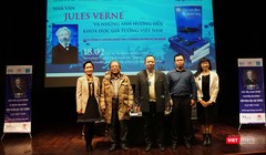 Các diễn giả và khách mời đặc biệt chụp ảnh kỷ niệm tại hội thảo "Nhà văn Jules Verne và những ảnh hưởng đến khoa học giả tưởng tại Việt Nam" tổ chức tháng 2/2022