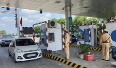 Cảnh sát giao thông cần chính thức xử phạt các phương tiện giao thông không đủ điều kiện đi vào làn thu phí ETC
