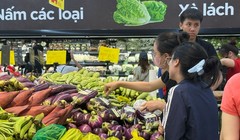 Rau xanh ở chợ tăng giá vì ảnh hưởng bão số 3, hàng hoá siêu thị "dễ thở"