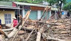 Lũ khủng khiếp ở Nghệ An: "Nghèo trở lại rồi, mất hết tất cả!"