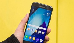 Galaxy A7 (2017) (ảnh: Phone Arena)