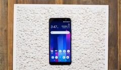 HTC U11+ (ảnh: The Verge)