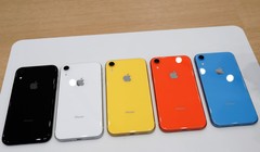 iPhone XR với 5 màu vỏ (ảnh: Reuters)