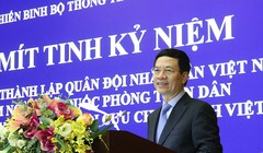 Bộ trưởng Nguyễn Mạnh Hùng nói chuyện tại lễ mít tinh