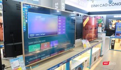 Tại hệ thống siêu thị Điện Máy Xanh, chỉ còn một số sản phẩm tivi Asanzo tồn được trưng bày trên kệ có in logo hãng