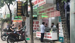 Một cửa hàng bán SIM - thẻ điện thoại. Sau gần 2 năm khi Nghị định số 49/2017/NĐ-CP có hiệu lực, đến nay hoạt động kinh doanh, buôn bán SIM rác vẫn diễn ra. 