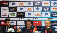 HLV Park Hang-seo trả lời họp báo sau trận đấu (ảnh Bola Sport)