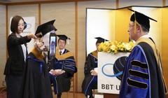 Trường Đại học này đã sử dụng robot để thế thân sinh viên nhận bằng tốt nghiệp