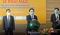 Thứ trưởng Hoàng Vĩnh Bảo bấm nút khai trương Hội sách 2020