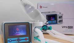 VSmart VFS-410 là bản nâng cấp đặc biệt của phiên bản máy thở đầu tiên VFS-310 do các kỹ sư Vingroup phát triển từ ý tưởng thiết kế của Đại học MIT (Mỹ)