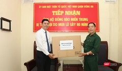 Nhiều cá nhân và đơn vị đã hưởng ứng cứu trợ cho các địa phương bị thiệt hại do thiên tai, bão lũ (ảnh: Đăng Khoa)