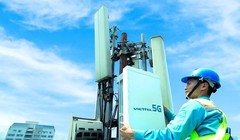 Kỹ sư Viettel triển khai lắp đặt trạm thu phát sóng 5G