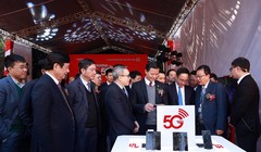 Thứ trưởng Phan Tâm và lãnh đạo tỉnh Bắc Ninh trải nghiệm dịch vụ 5G tại KCN Yên Phong